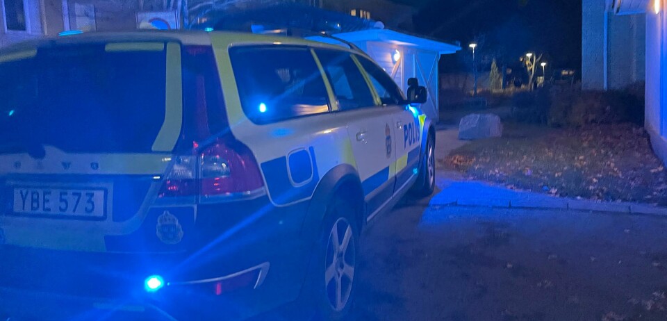 Polisen på plats på Bäckby efter tisdagens skjutning där en man i 20-årsåldern dödades.