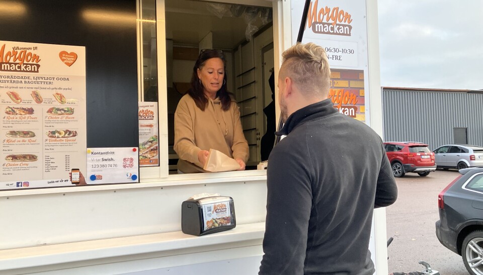 Macktruck. Maria Eriksson driver foodtrucken som serverar mackor på morgnarna till de som jobbar på Tunbytorp. Macktruck. Maria Eriksson driver foodtrucken som serverar mackor på morgnarna till de som jobbar på Tunbytorp.