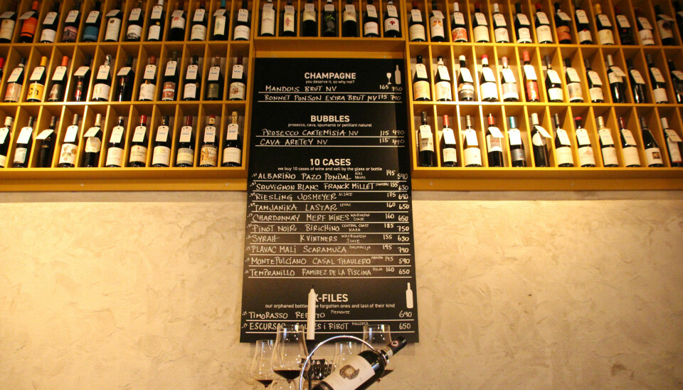 Östermalms Snickeri har konstruerat ett hyllsystem för att göra det stora utbudet av vin mer synligt.