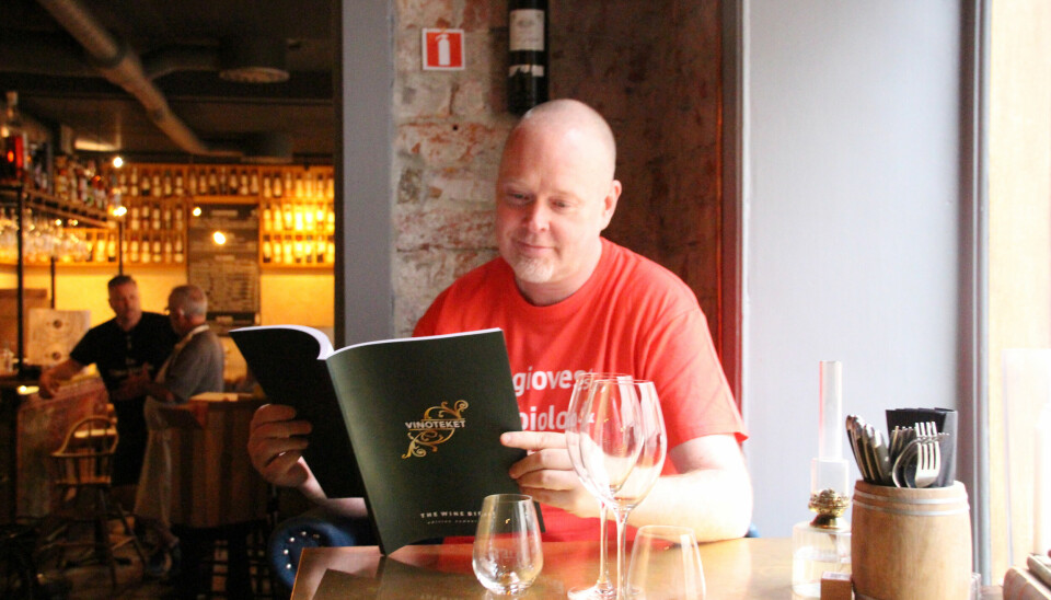 Frankgrundaren Peter Sandberg är tillbaka på Västerås restaurangscen som delägare och en drivande kraft i Vinoteket. ”Mitt bidrag blir inledningsvis att skruva lite på inredning, musikprofil, logotype och menyer”, säger han.