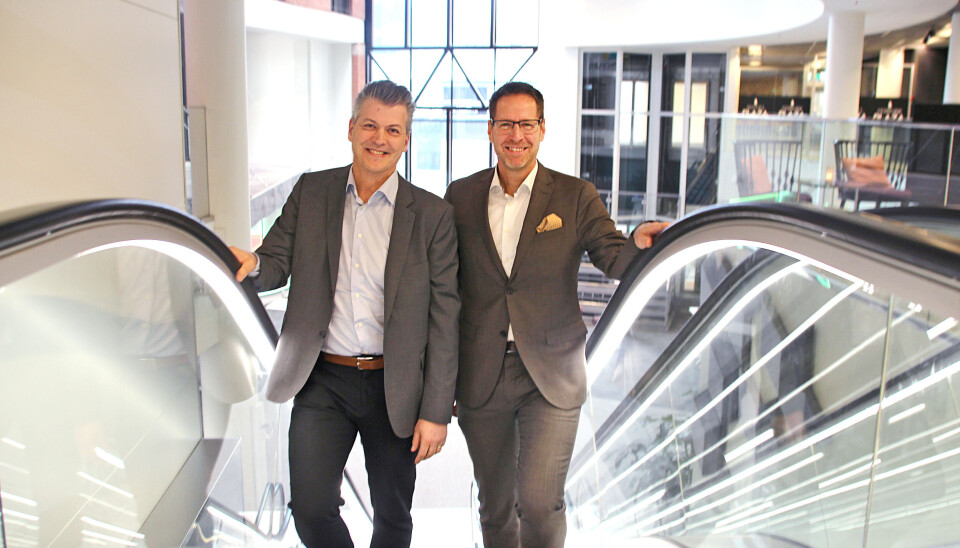 Smakfull mässa. Hotel Plazas vd Tobias Hultberg (till höger) välkomnar Västerås Tidning och vd Peter Alexandersson när tidningen arrangerar en dryck- och matmässa i april. Smakfull mässa. Hotel Plazas vd Tobias Hultberg (till höger) välkomnar Västerås Tidning och vd Peter Alexandersson när tidningen arrangerar en dryck- och matmässa i april.