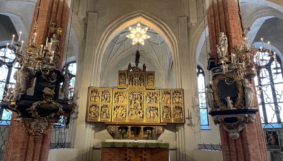 Västerås Tidning fick i veckan ett smakprov på hur den anrika adventsstjärnan ser ut i tänt skick. Denna lördag tänds den officiellt i domkyrkan i samband med Evensongsgudstjänsten.