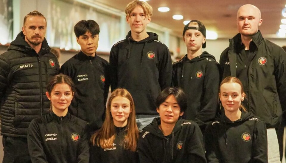 KSA Västerås kamplag på SM. Bakre raden från vänster: Jani Muntila, fystränare, Simon Wu, assisterande coach Tintin Bergman (svensk juniormästare), Hugo Öberg, coach William Vikström. Främre raden från vänster: Emma Aukland (SM-silver), Anna Aukland, Ian Elovsson, Tilda Larsson (SM-silver).