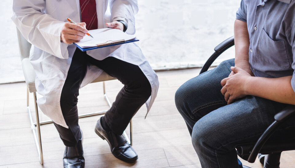 En patient sökte hjälp för avföringsproblem råddes att prova en lindrande behandling, men senare visade det sig att det egentligen var tarmcancer.