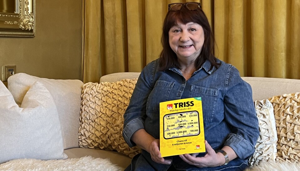 Christina från Ängelsberg med trisslotten som gav henne en kvarts miljon. Christina från Ängelsberg med trisslotten som gav henne en kvarts miljon.