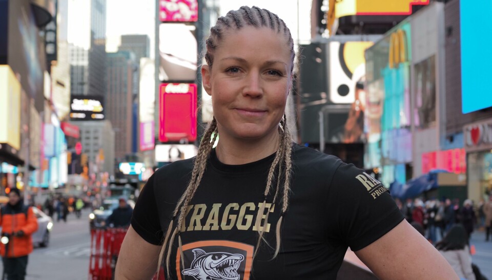Redo för fajt igen. Elin Cederroos på Times Square i New York, några dagar före sin comeback i proffsringen mot hemmaboxaren Shadasia Green natten till söndag svensk tid.