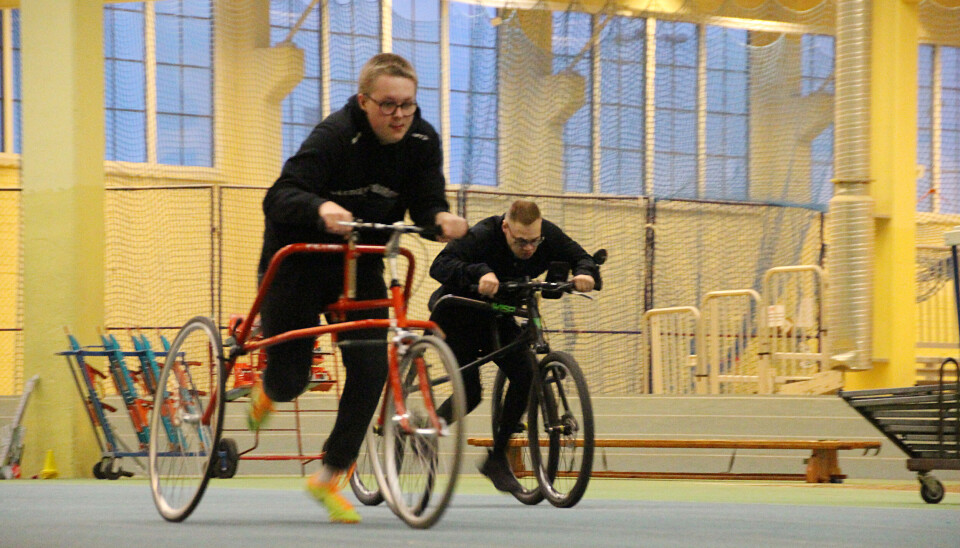 Slipar på SM-formen. Axel och Wiktor körde hårt på banorna i Westinghouse Arena under sista träningspasset innan SM. Slipar på SM-formen. Axel och Wiktor körde hårt på banorna i Westinghouse Arena under sista träningspasset innan SM.