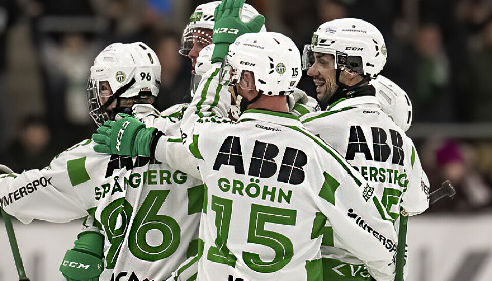 Christoffer Fagerström, till höger, blev matchhjälte med tre fullträffar när VSK besegrade Edsbyn med klara 5–1 i den första semifinalen.