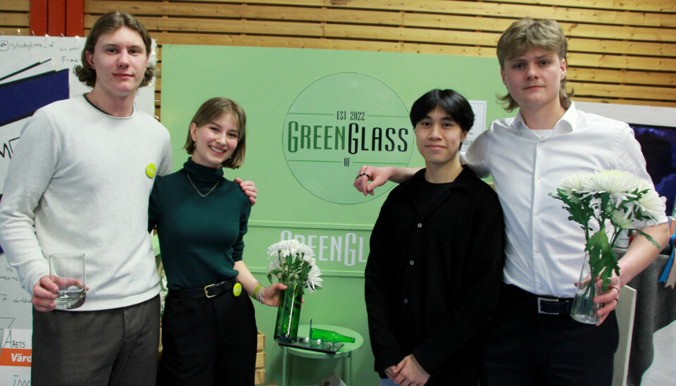 GreenGlass UF. Axel Ekström (produktionsansvarig), Felicia Ranhem (vd), Simon Wu (ekonom) och Axel Wadsten (säljare). Saknas på bilden gör Hampus Säveros som är marknadsförare.