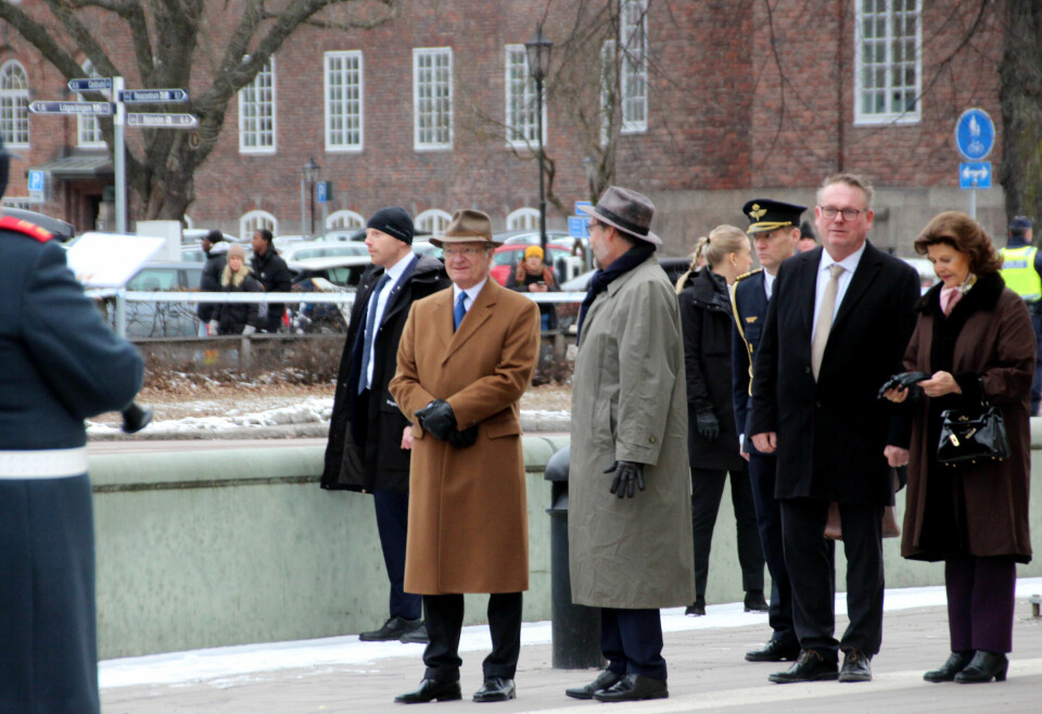 Kungen och Drottningen välkomnades av landshövding Johan Sterte och kommunstyrelsens ordförande Staffan Jansson.