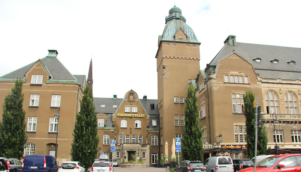 Tio provgropar ska grävas i gatan framför Stadshotellet.
