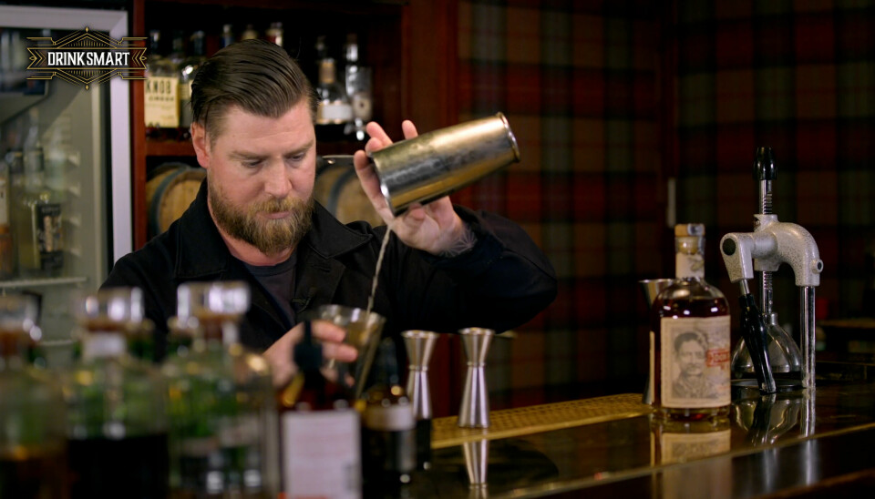 Kung i baren. Johannes Kinch är en av Sveriges absolut bästa bartenders.