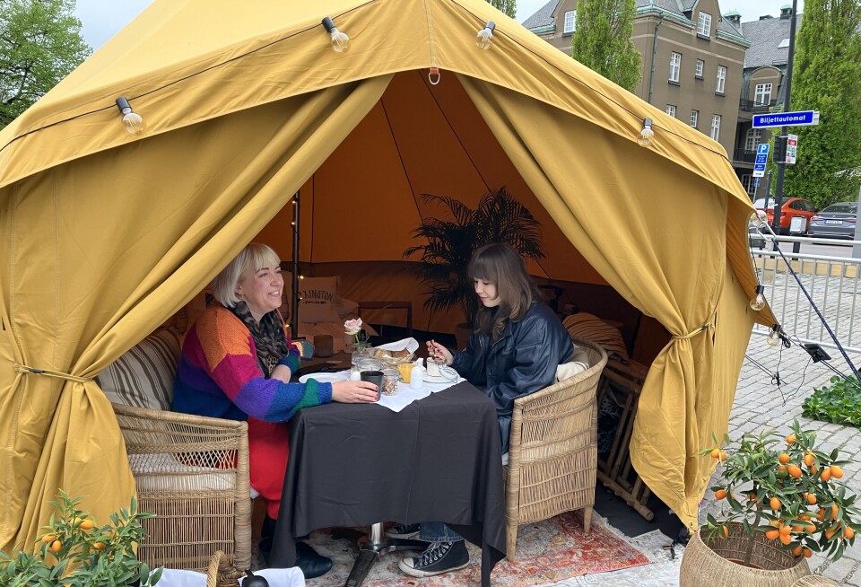Nora Kvassman och dottern Boel Foskolos Kvassman vann en tävling – och en natt i ett glampingtält på Stora torget.