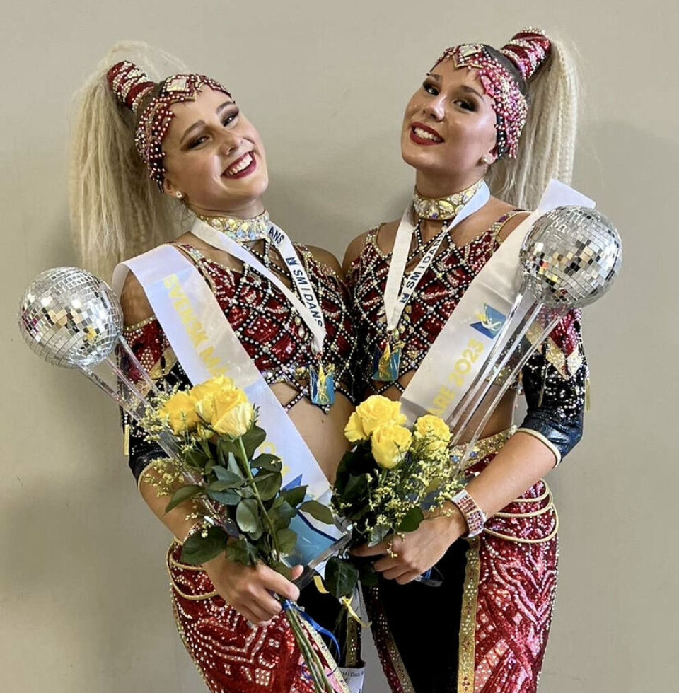 Segerrika duon Alva Knudsen och Alice Sjöström firade nya framgångar i disco par i Eskilstuna.
