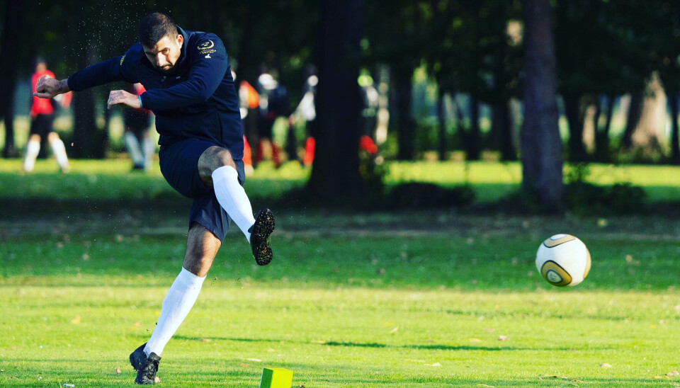 Robert Virkkala Kovacevic i aktion på footgolf-banan.