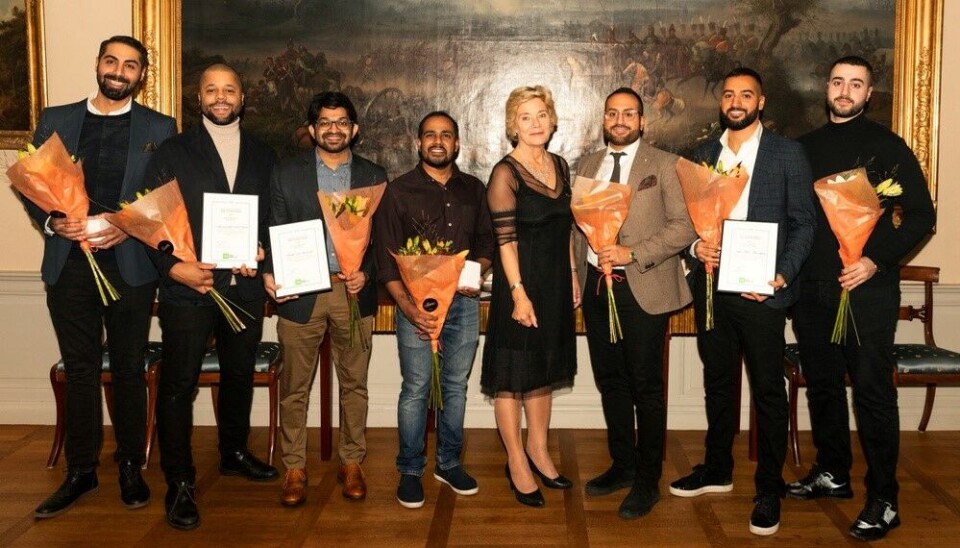 Prisceremoni. Bild från prisceremonin på Örebro slott den 18 oktober 2022 Från vänster: Alex Kheirmand och Michael Dupé, Schysst Käk Sverige AB, Abhishek Jacob och Naveen Sasidharan, Worldish AB, Maria Larsson, landshövding Örebro län, och Samuel, Viktor och Simon Gergin, Mecide Holding AB.