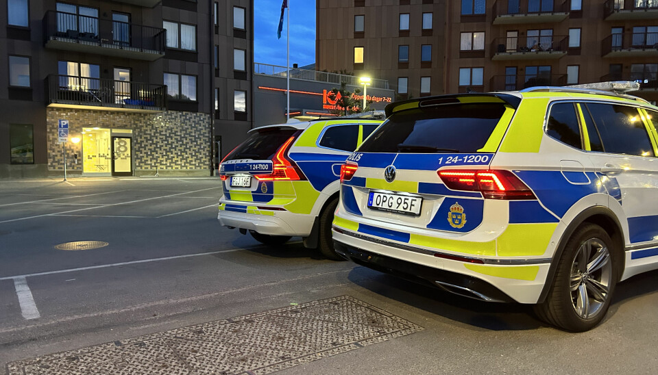 Polisen på plats utanför Ica på Bäckby där en person under kvällen har blivit skjuten.