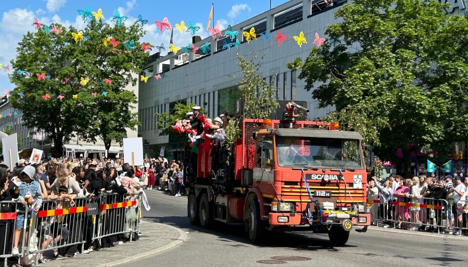 Tusentals västeråsare firar årets nybakade studenter längs gatorna i Västerås city.