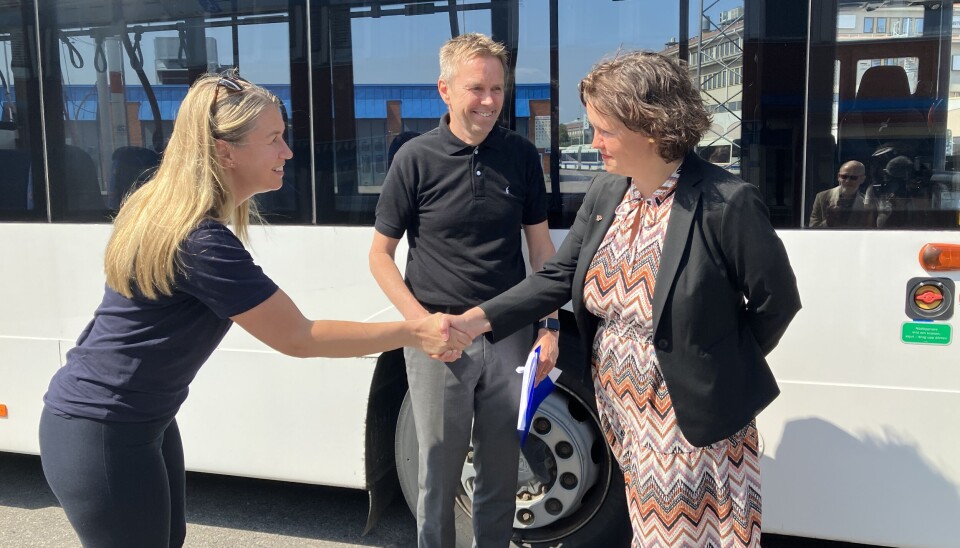 Kristina Leivik, en av grundarna till Skicka vidare till Ukraina och Peter Liss, vd på Svealandstrafiken tillsammans med Jenny Landernäs, regionråd (M), ordförande i regionala utvecklingsnämnden och kollektivtrafiknämnden i Region Västmanland.