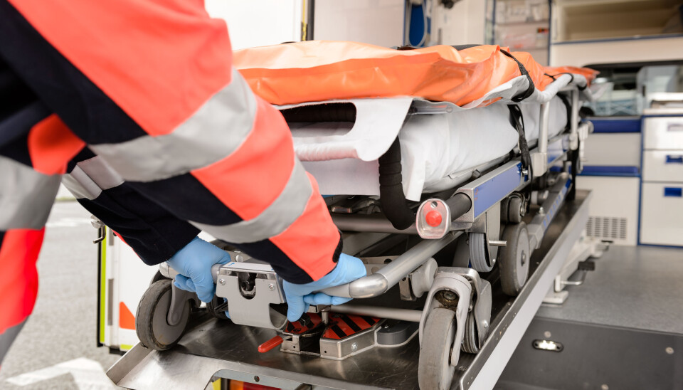 Ungdomarna har bland annat fått testa lyfta ambulansbårar. Detta är en genrebild. Ungdomarna har bland annat fått testa lyfta ambulansbårar. Detta är en genrebild.
