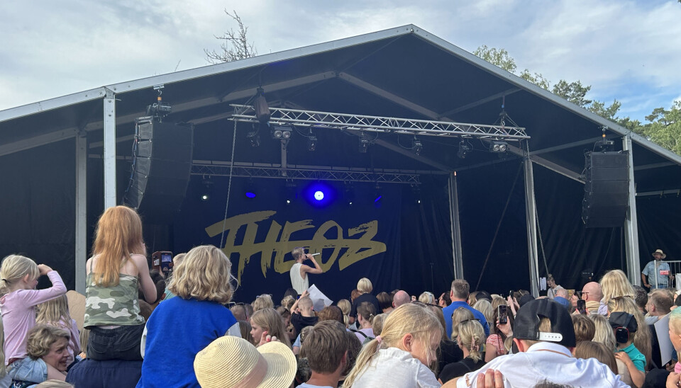 Storpublik. Det var i stort sett fullsatt när barnens favorit, mellostjärnan, Theoz, gästade Västerås Officersmäss på onsdagen.