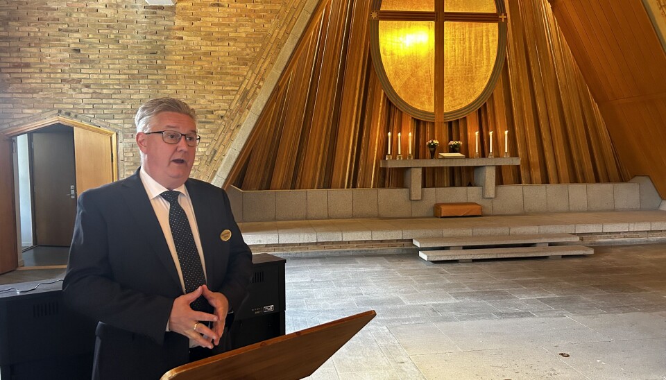 Bytte bana. Mikael Wretholm har sjungit på begravningar i större delen av sitt liv. Nu är han borgerlig begravningsförrättare.