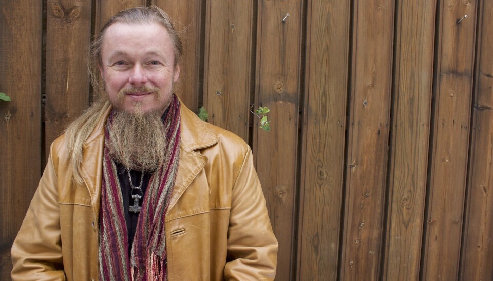 Hans-Olov Öberg föddes i Skultuna med lärarbostaden i den gamla Bruksskolan som första adress. Han besöker ofta Västerås där hans mor bor kvar.