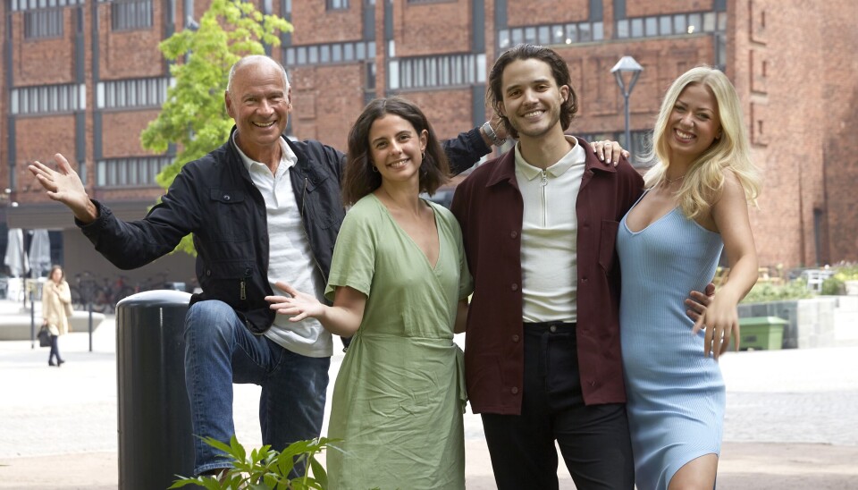 Hela gänget. Lasse Holm, Elin Malmborg, Daniel Stigberger och Rebecca Landin. Hela gänget. Lasse Holm, Elin Malmborg, Daniel Stigberger och Rebecca Landin.
