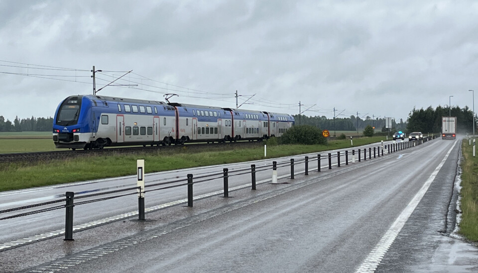 Tåget stoppades efter olyckan. Tåget stoppades efter olyckan.