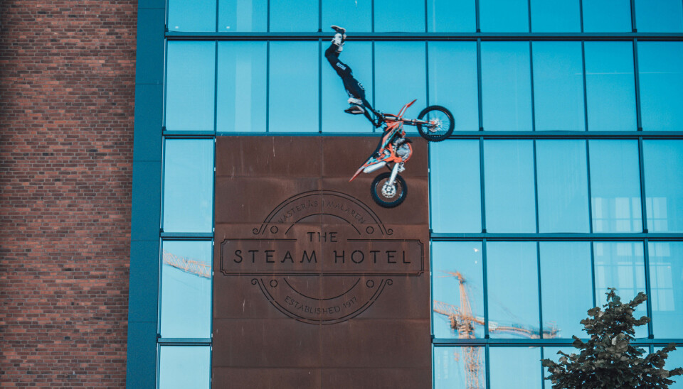 Våghalsiga stunts.