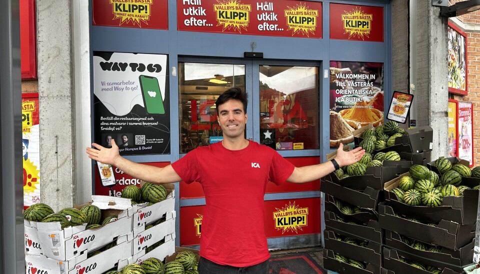 Med hjälpa av en ny AI-lösning har Ica Vallby lyckats minska matsvinnet med 40 procent. 'Det känns fantastiskt, vi sparar tid, energi och kraft och vi sparar pengar i flera aspekter', säger Ica-handlaren Daniel Özer.