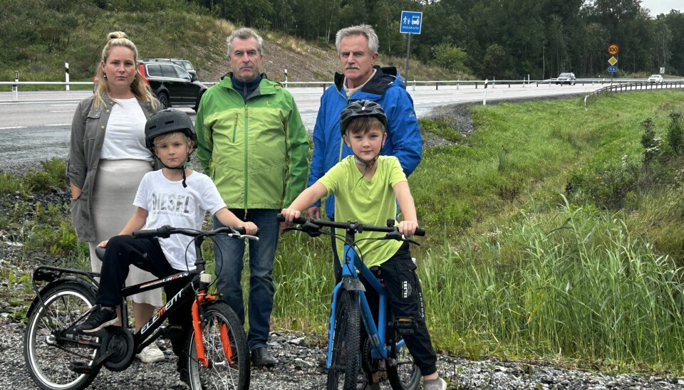 Tung trafik. Sofia Stenberg, Göran Ekström och Jan Berglund vill att deras barn och andra ska få en trygg cykelväg vid väg 56.
