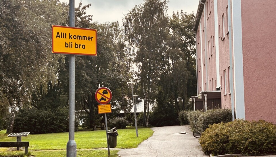 Pepp. Bostjärnan har satt upp skyltar med peppande budskap.