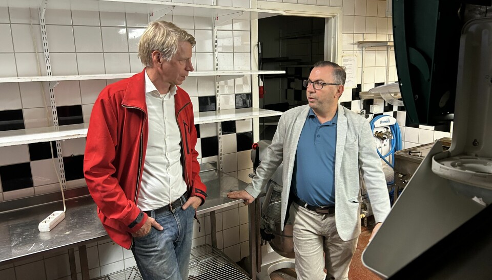 Maktlös. Det har varit jobbiga dagar för Michel Bou Antoun som driver restaurangen vid Falkenbergska kvarnen. Lokalerna har blivit kraftigt skadade av översvämningen som drabbade Västerås förra helgen.