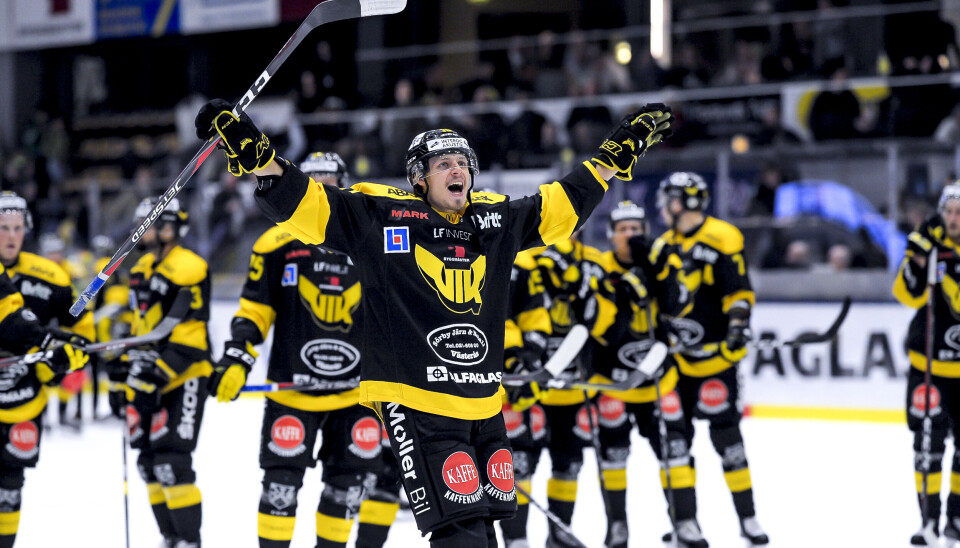 Jubelsäsongen 2018/19. Jimmy Jansson Lorek efter en av alla triumfer under den segerrika säsongen som VIK nu hoppas kunna upprepa. Jubelsäsongen 2018/19. Jimmy Jansson Lorek efter en av alla triumfer under den segerrika säsongen som VIK nu hoppas kunna upprepa.