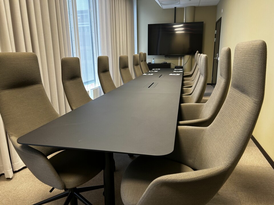 Mötesrummen är utrustade med den senaste tekniken och ergonomiska möbler.