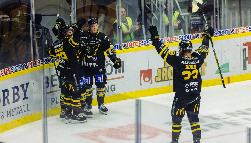 VIK-spelarna fick jubla i premiären av Hockeyallsvenskan VIK-spelarna fick jubla i premiären av Hockeyallsvenskan