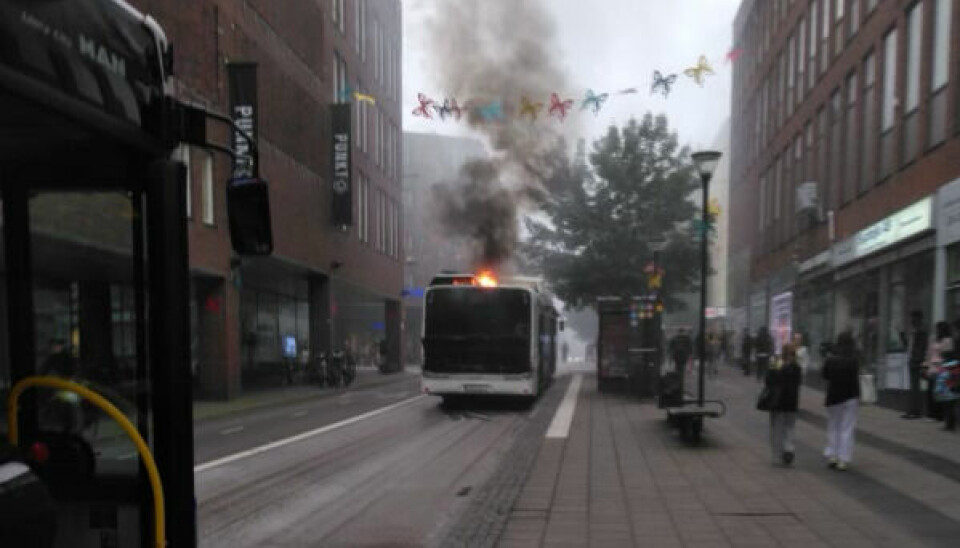 En VL-buss började brinna under torsdagsmorgonen.