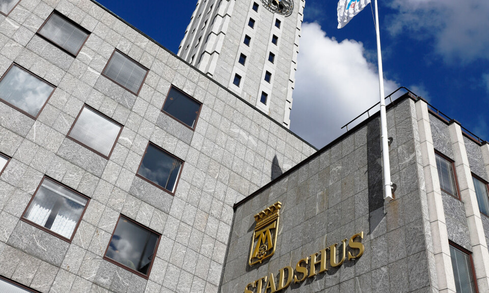 Debatterar. Politikerna i Västerås stadshus diskuterar framtiden för kommunens äldreboenden.