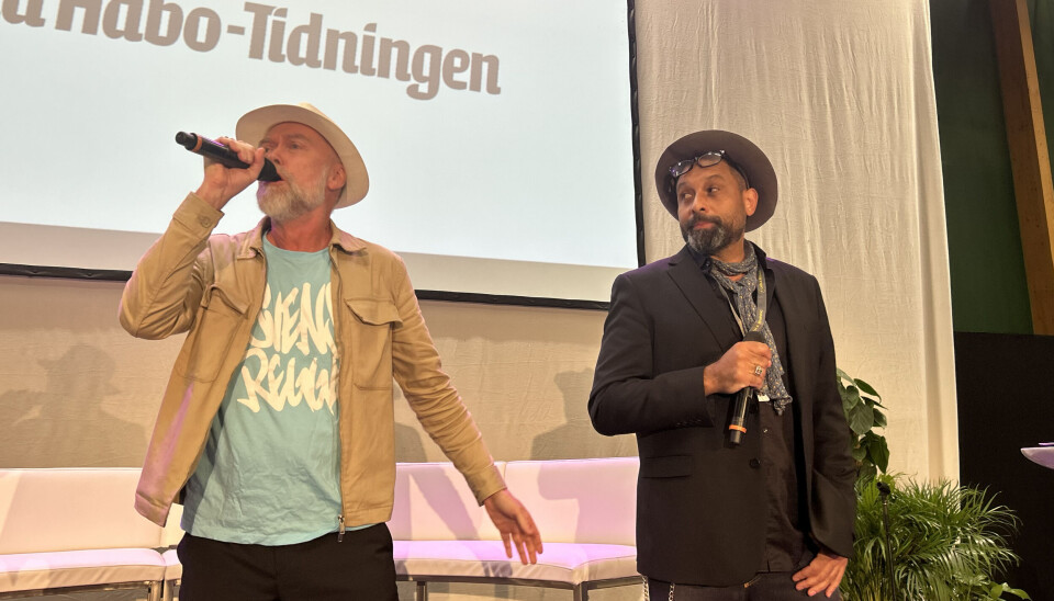 Sluta skjut. Governor Andy har tillsammans med Papa Dee släppt en antivåldslåt. På fredag uppträder i de med låten i Västerås.