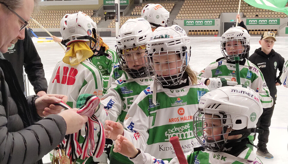Efterlängtad medaljutdelning. Efterlängtad medaljutdelning.