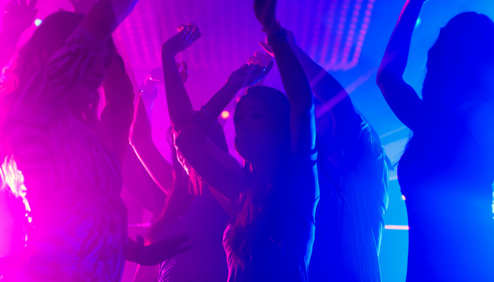 Ungdomsfest. Ungdomar mellan 15-18 år kan roa sig på ett tryggt sätt när UF-företaget bjuder in till fest. Ungdomsfest. Ungdomar mellan 15-18 år kan roa sig på ett tryggt sätt när UF-företaget bjuder in till fest.