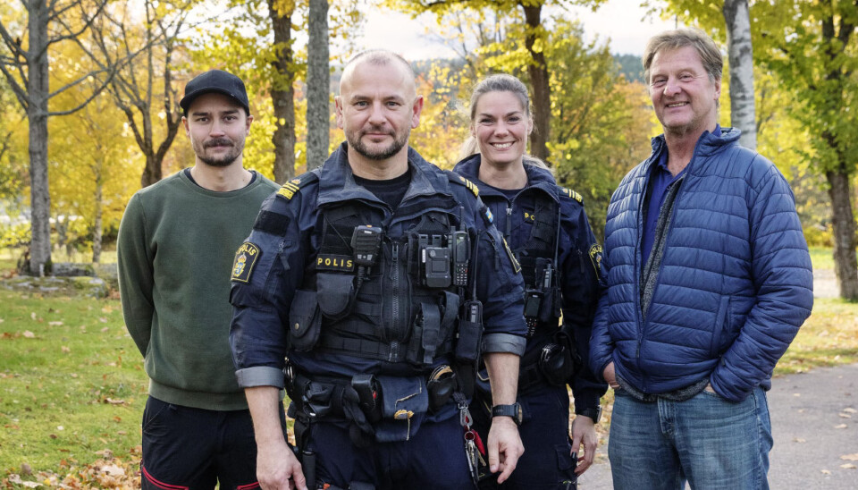 Polismannen Rebecca Augustin larmade 112 och påbörjade hjärt-lungräddning när hennes kollega Joachim Björk föll ihop drabbad av plötstligt hjärtstopp. Sms-livräddarna Tomas Eriksson och Andreas Qvick fick larmet, tog med sig en hjärtstartare till platsen där Joachim låg.