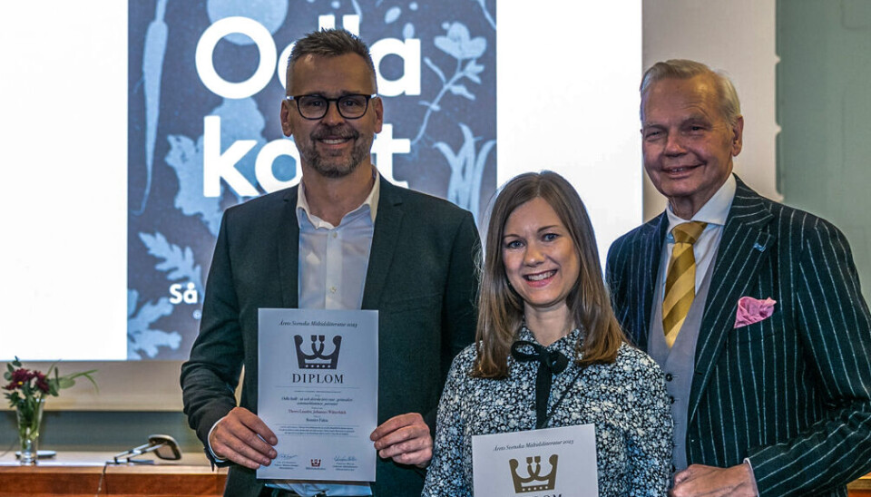 vinnare. Johannes Wätterbäck och Theres Lundén tillsammans med Carl Jan Granqvist, en av Måltidsakademiens ledamöter.