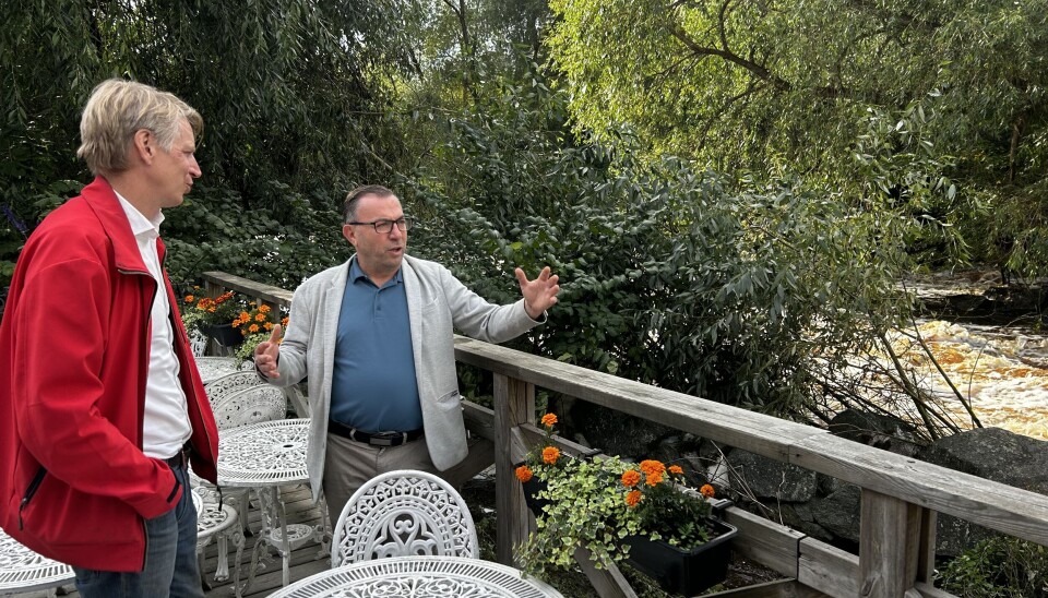 Michel Bou Antoun visade den kraftigt skadade restaurangen för Miljöpartiets Per Bolund.