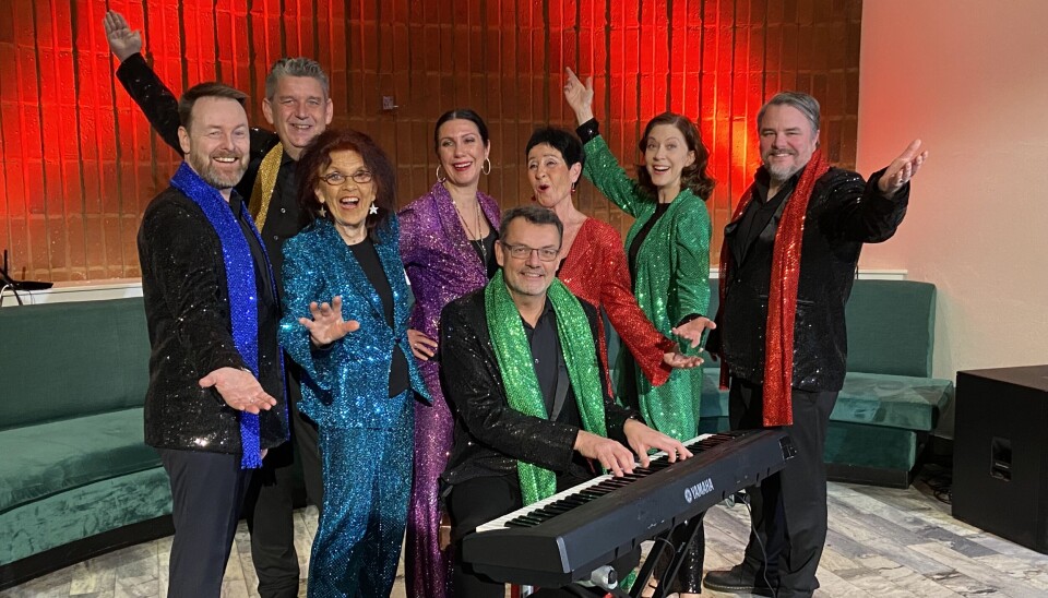 Årets revyensemble. Tommy Ekh, Christian Andersson, Irene Sangemark, Jessica Olsson, Mattias Gustin, Harriet Pettersson, Hanna Sangemark och Anders Lödöen.