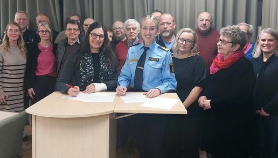 Hela kommunstyrelsen ställer sig bakom löftet som undertecknades av Catarina Pettersson och Maria Bäck.