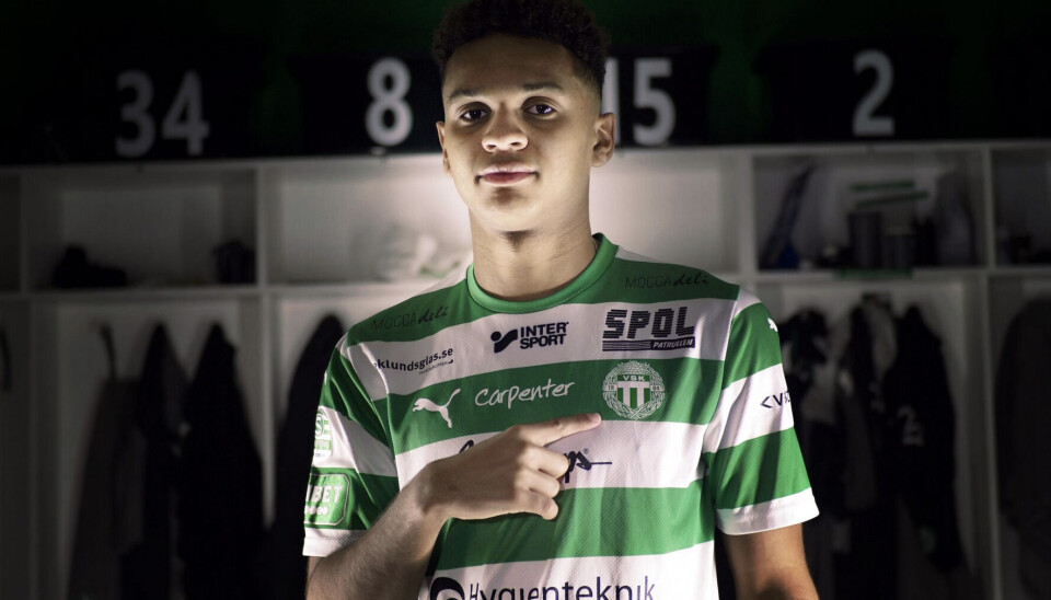 Meriterad. Franske mittfältaren Mattéo Ahlinvi har skrivit på ett tvåårskontrakt med allsvenska VSK.