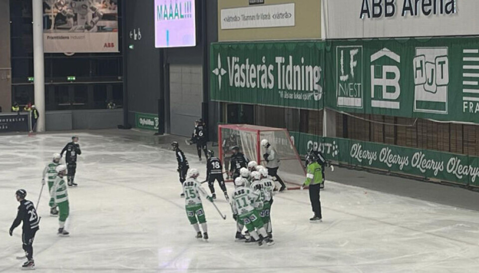 VSK hade inga problem med att besegra Sandviken i den första SM-kvartsfinalen. Här ett av sju mål i den första halvleken.