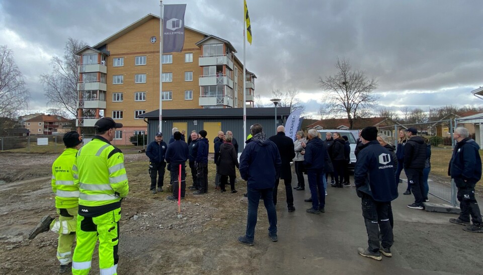 Många samlades för att bevittna det första spadtaget på Knektbacken.
